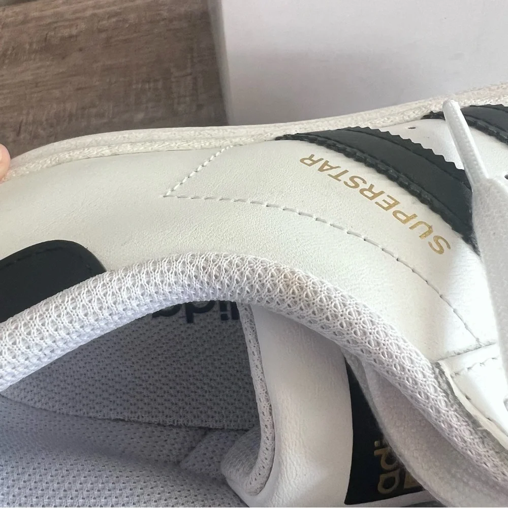 Adidas Low Top Superstars Size 7.5 - Picture 6 of 7